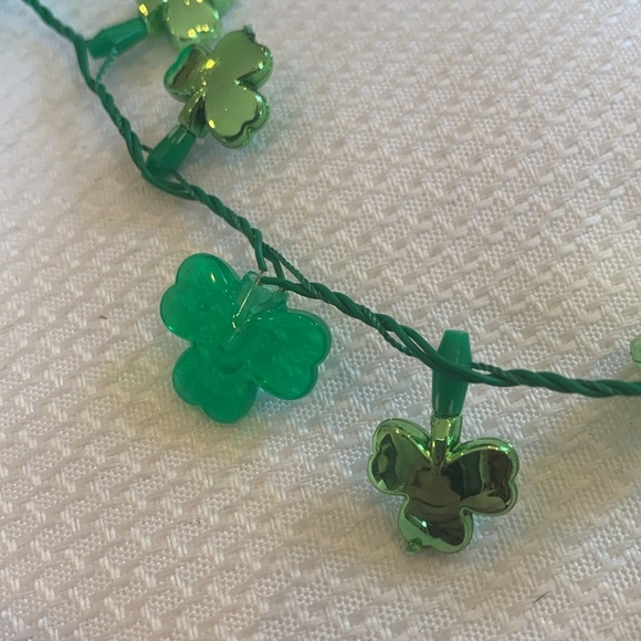 Green Shamrock Light Up St. Patrick’s Day Necklace - Picture 2 of 2